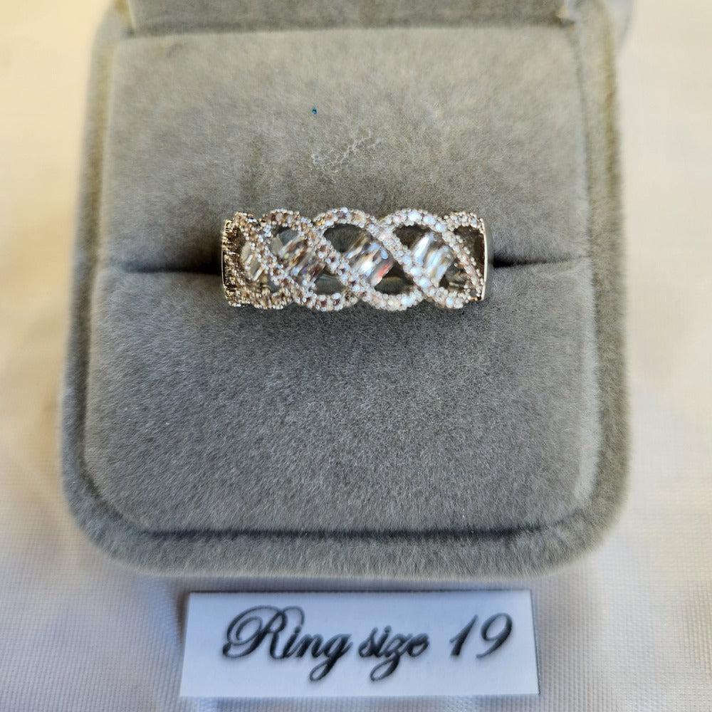 Another view of Intertwined ring band