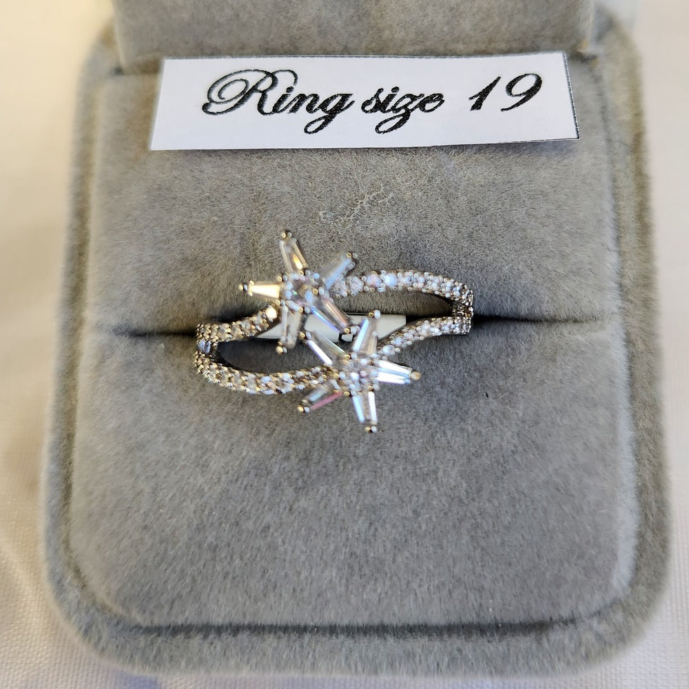 Detailed view of Stylish ring with star shaped center pieces
