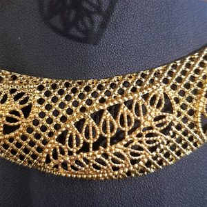 Detailed view of necklace center piece