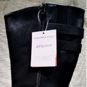 Tag on black color winter long boots with fur lining