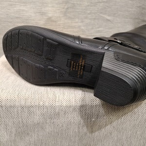 Sole of Long boots with zip closure on the side