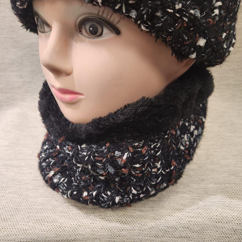 Detailed view of infinity scarf