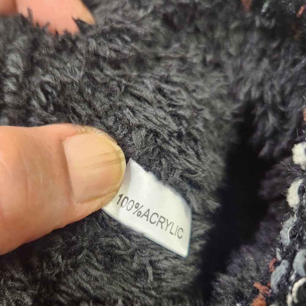 Inside tag on infinity scarf