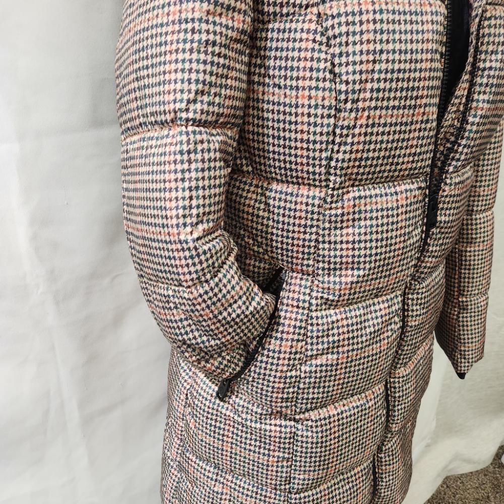 Zipped side pocket of Point zero houndstooth pattern winter jacket