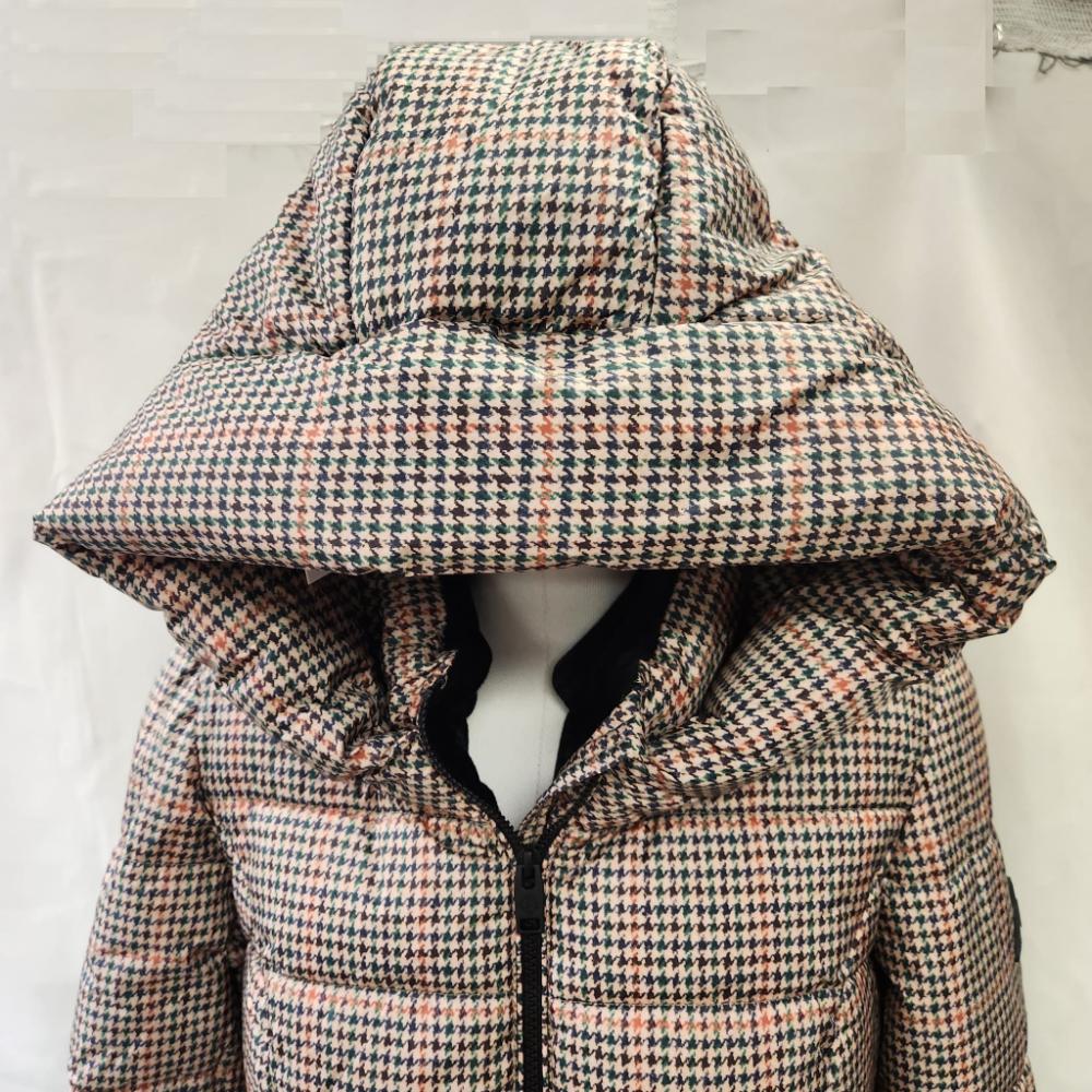 Non-detachable hood of houndstooth pattern winter jacket
