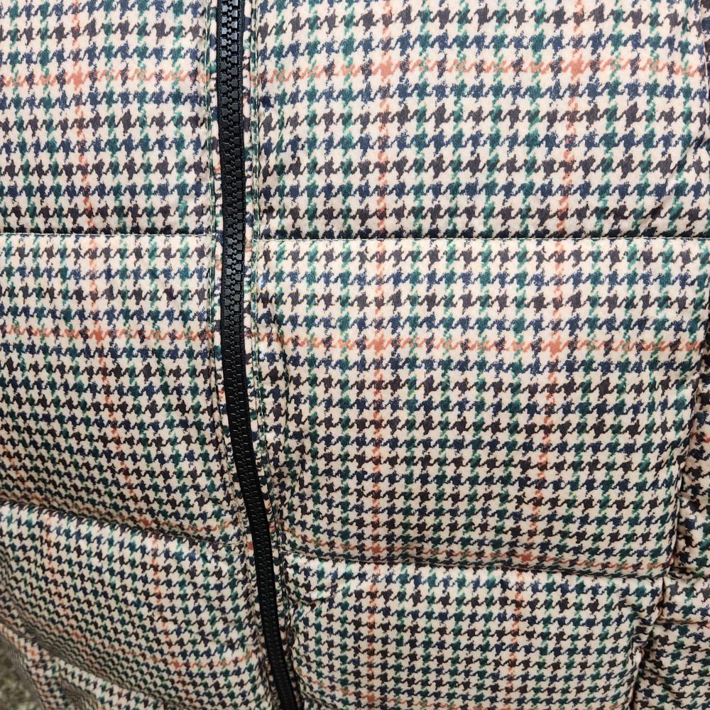 Closer view of houndstooth pattern