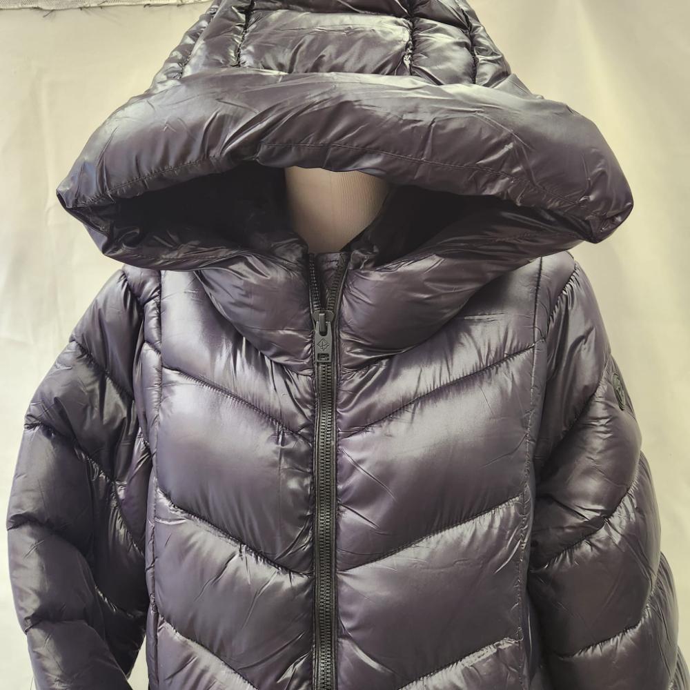 Top front view of Black Point zero mid weight fall puffer jacket