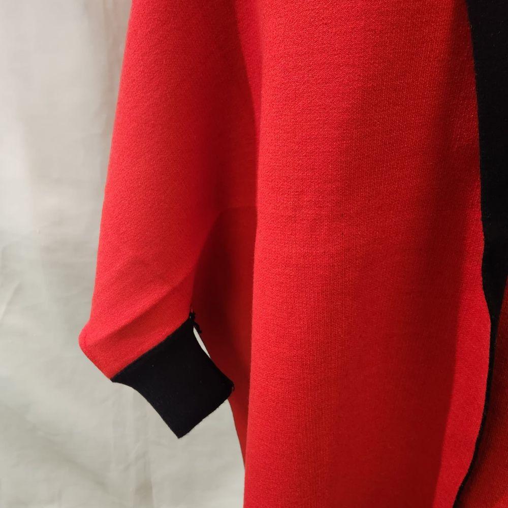 Detailed view of the sleeves when the red side is kept up