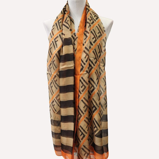 Soft rectangular scarf in signature print