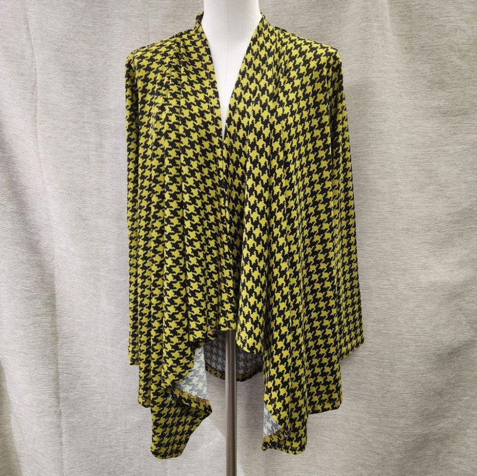 Light open front top in yellow with black houndstooth pattern