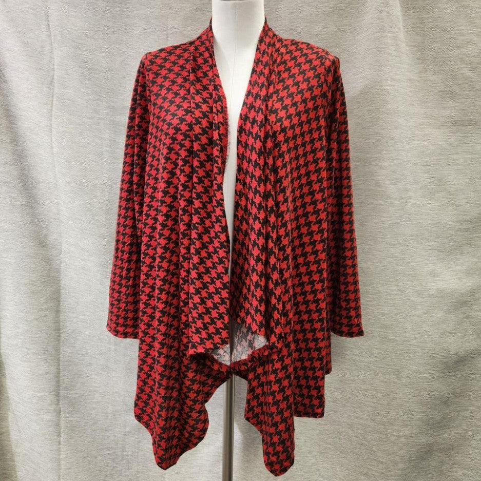 Light open front top in red with black houndstooth pattern