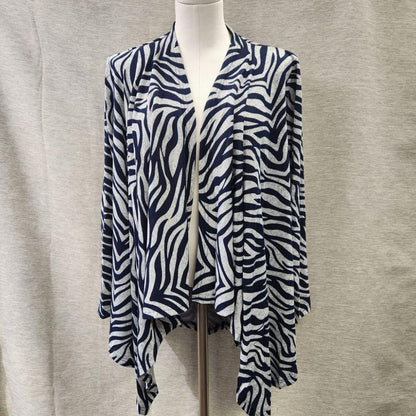 Light open front top in grey with navy blue animal print