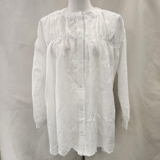 White buttoned front long sleeve top 