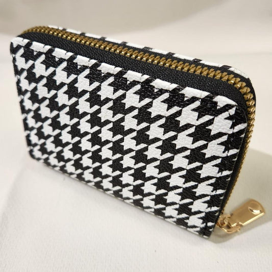 Black and white houndstooth pattern card holder