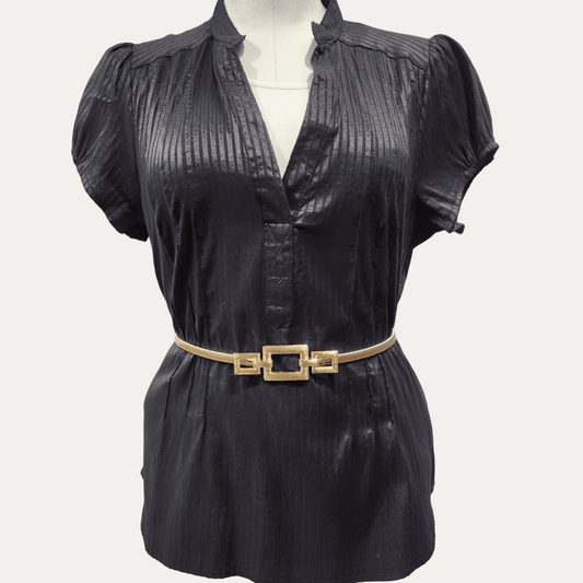 Stretchy belt with decorative buckle in gold