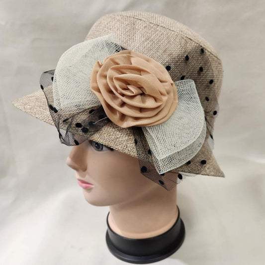 Cloche hat in beige