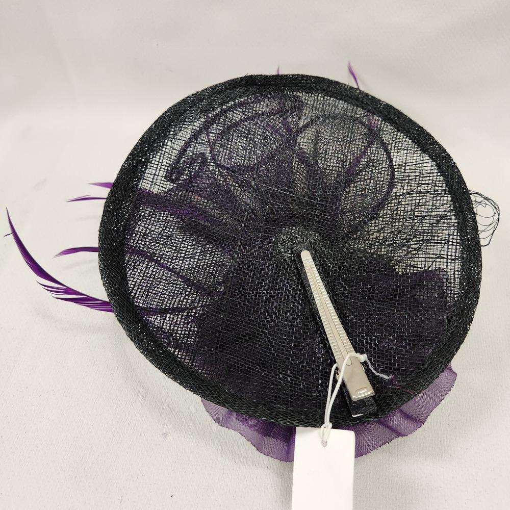 Alligator clip provided with Black and purple fascinator