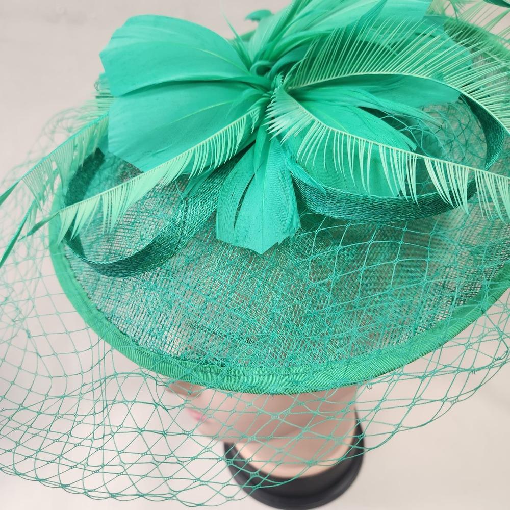 Feather and veil detail of green fascinator