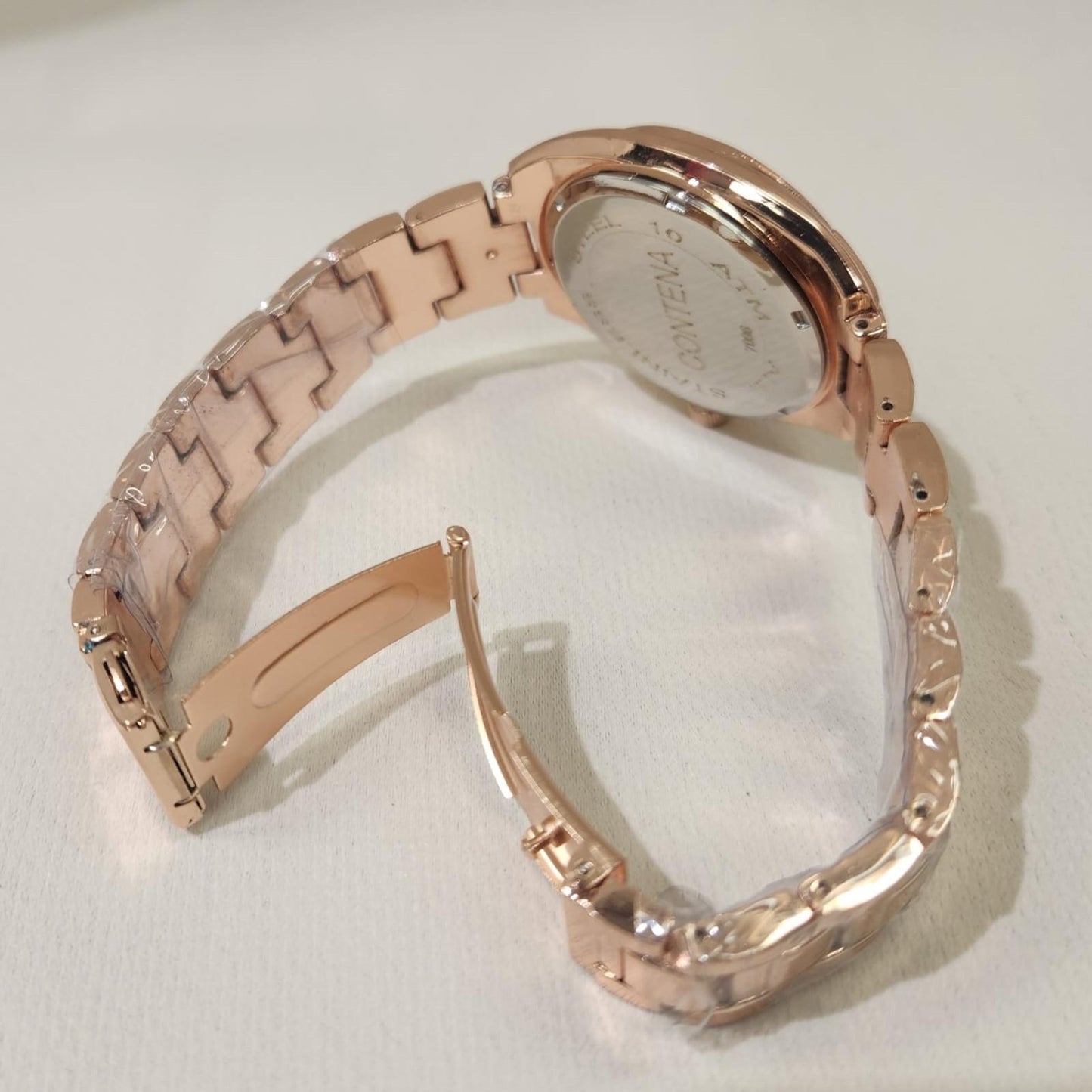 Clasp closure of rose gold wristwatch for women