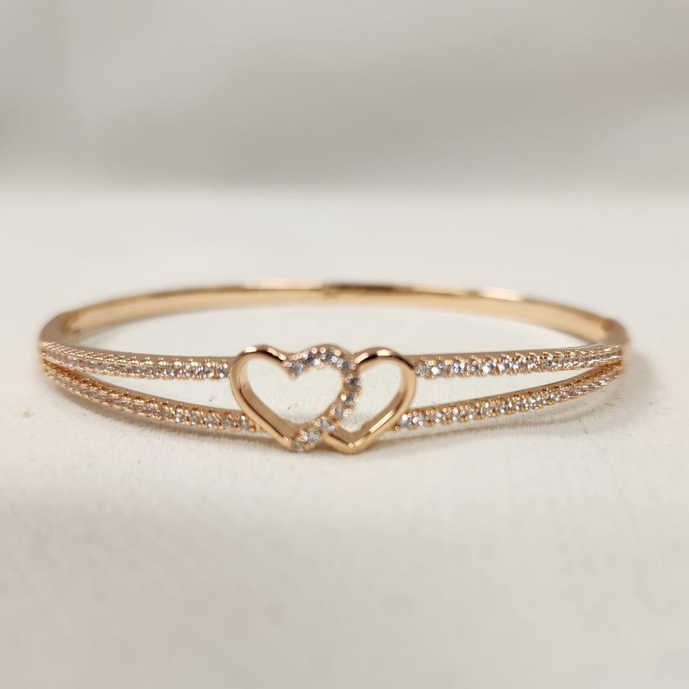 Detailed view of Delicate dual heart gold bracelet
