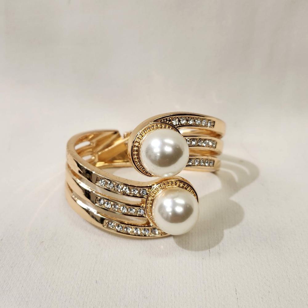 Alternative view of Elegant gold hinged bracelet with pearls