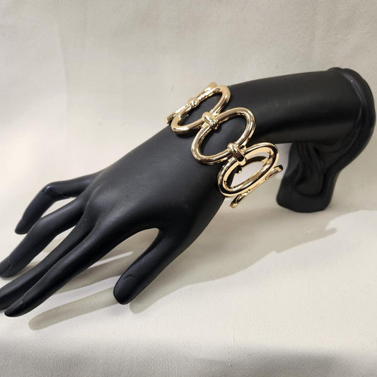 Oval gold frame bracelet