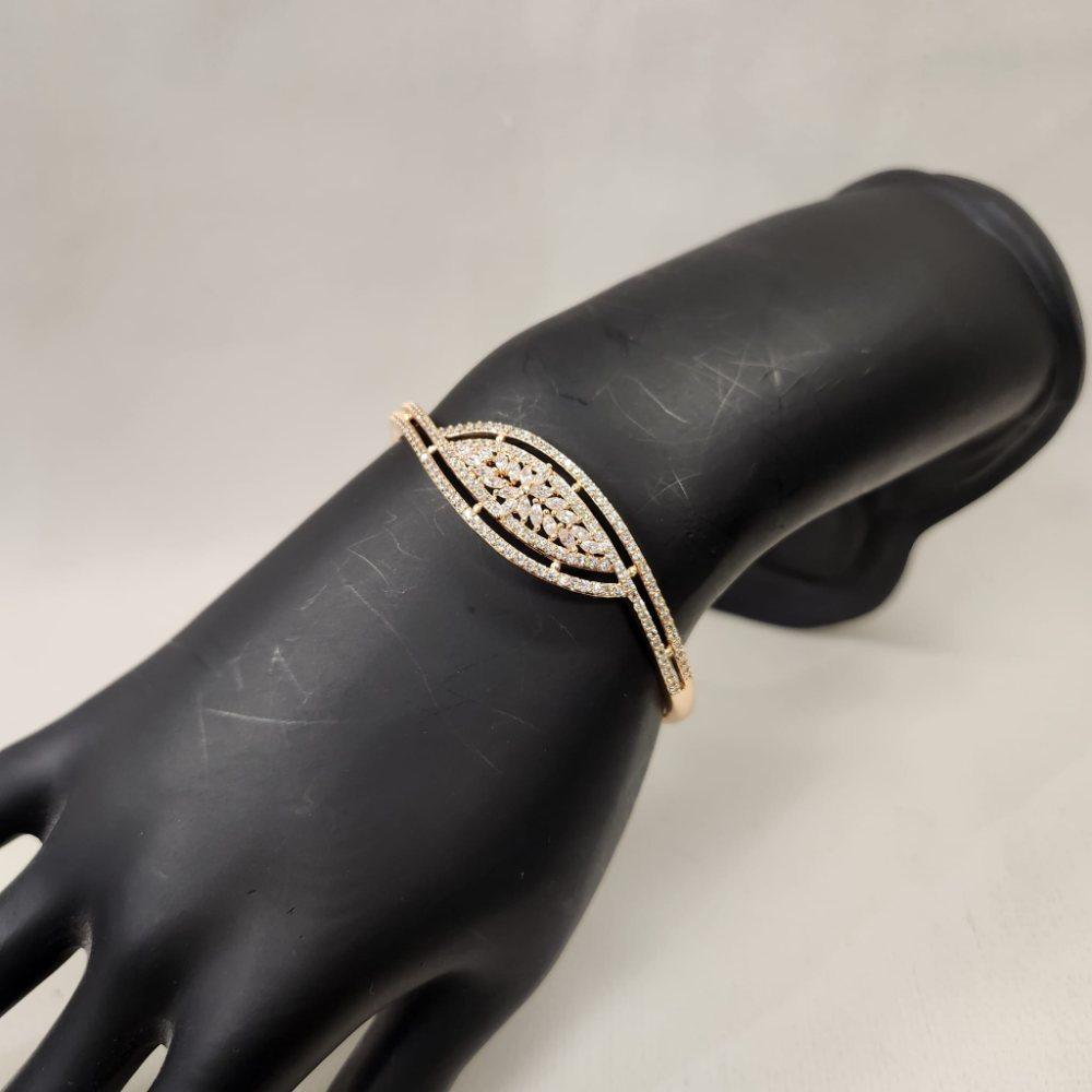 Detailed view of Gold bracelet with leaf shaped center piece