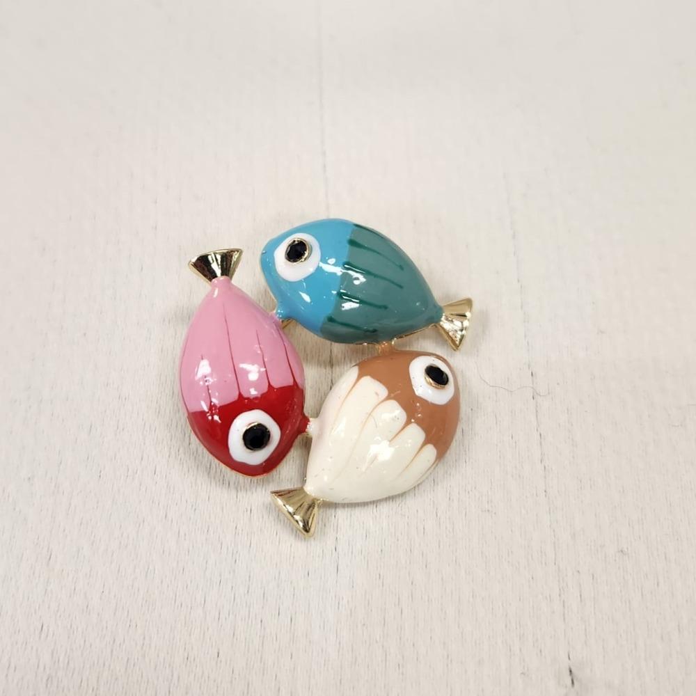 Colorful shoal of fish brooch