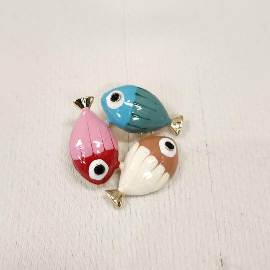 Colorful shoal of fish brooch