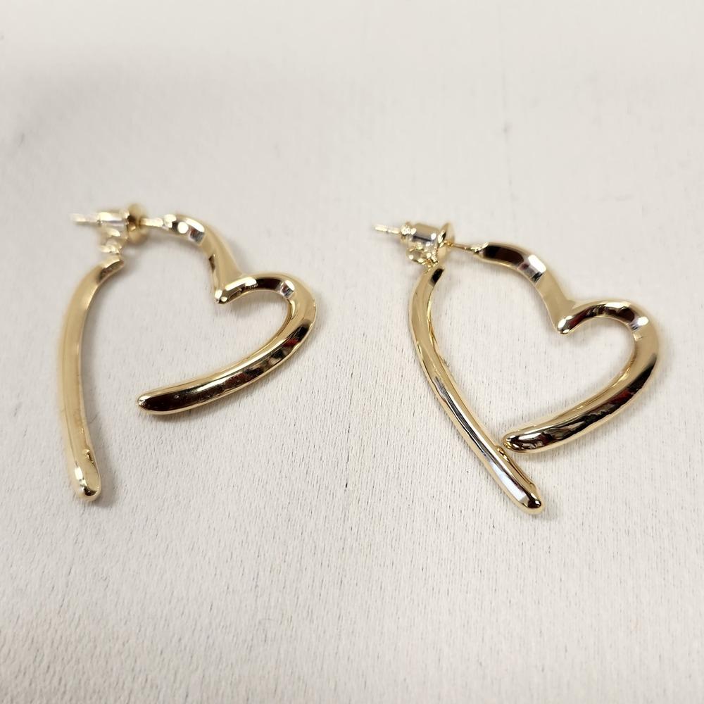 Pushback post of Gold color heart shaped drop earrings