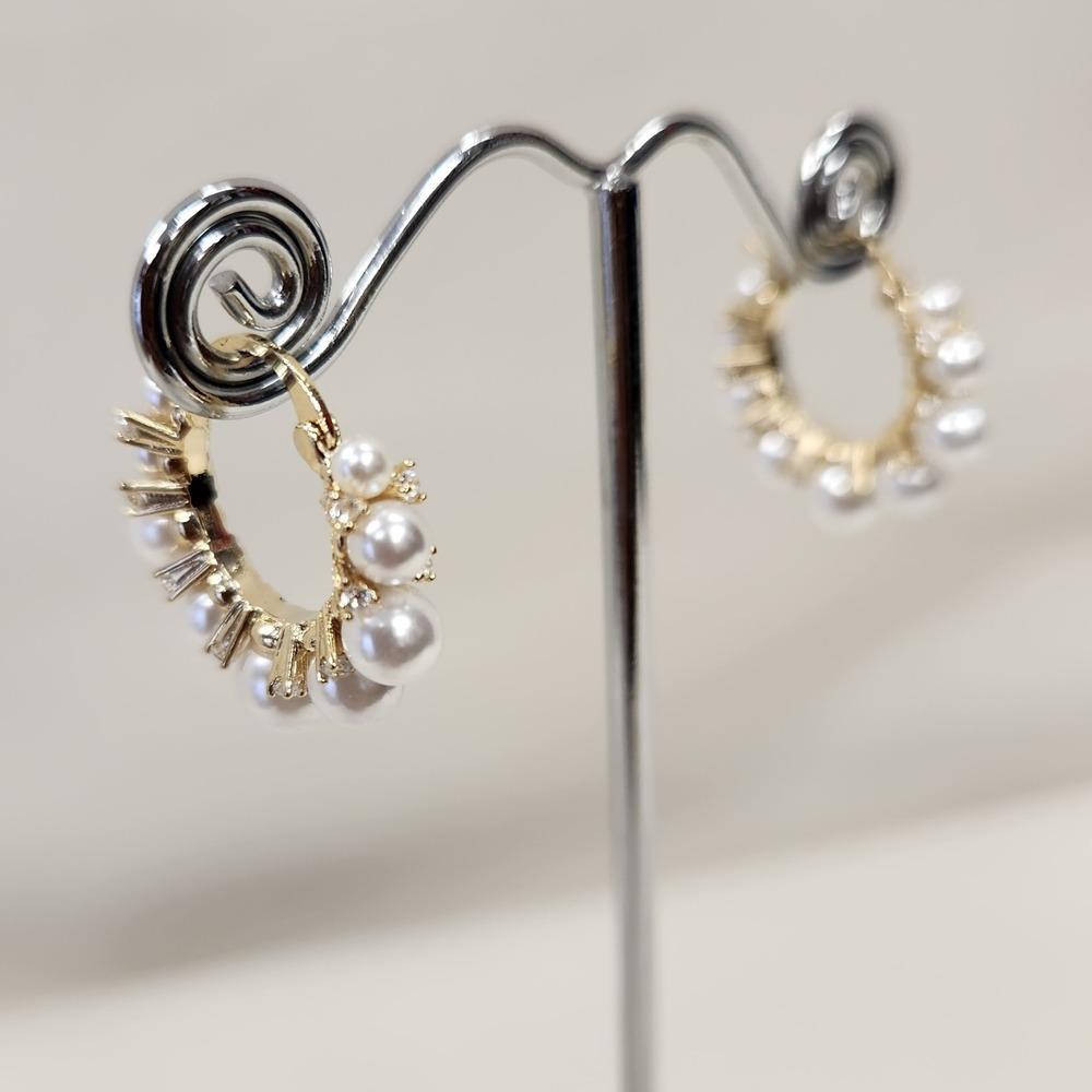 Small hoop earrings with pearls & stones