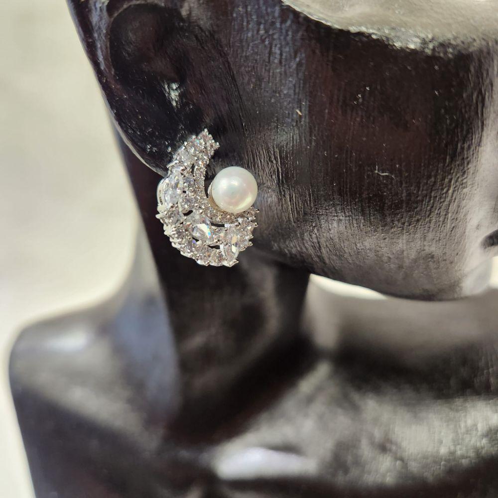 Detailed view of Half crescent earring with stones and pearl 