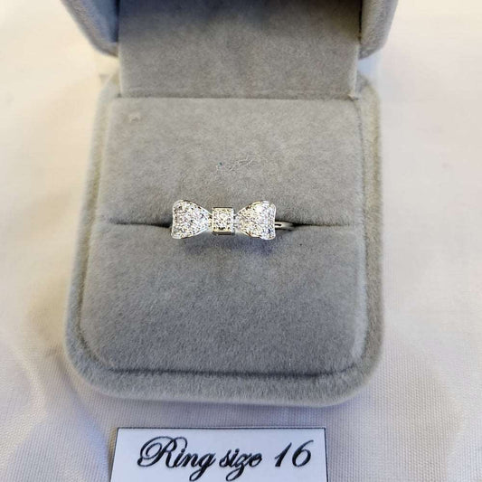 Delicate bow shaped ring