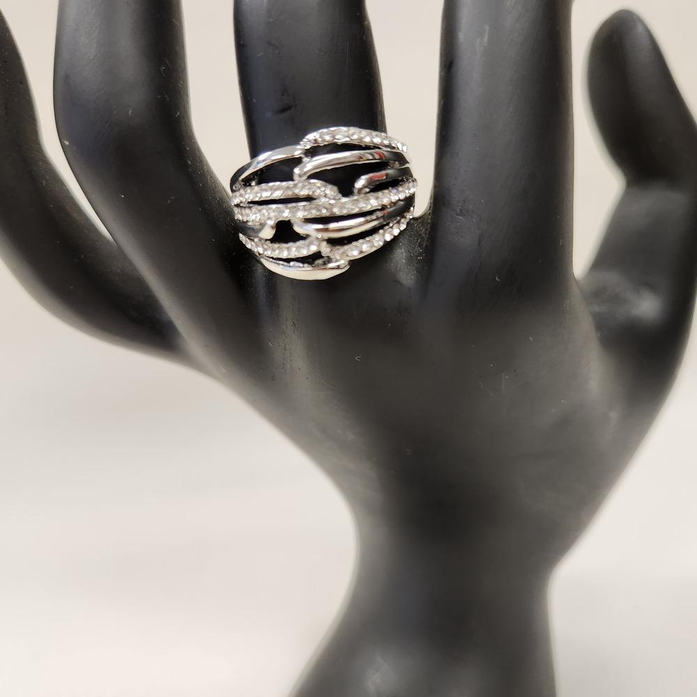 Detailed front view of Multi strand modern silver hued colored ring