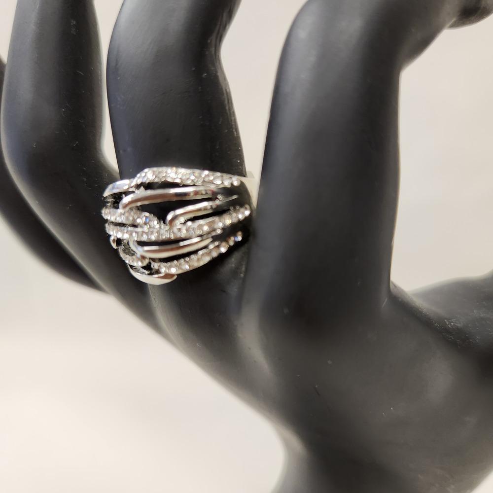 Detailed side view of Multi strand modern silver hued colored ring
