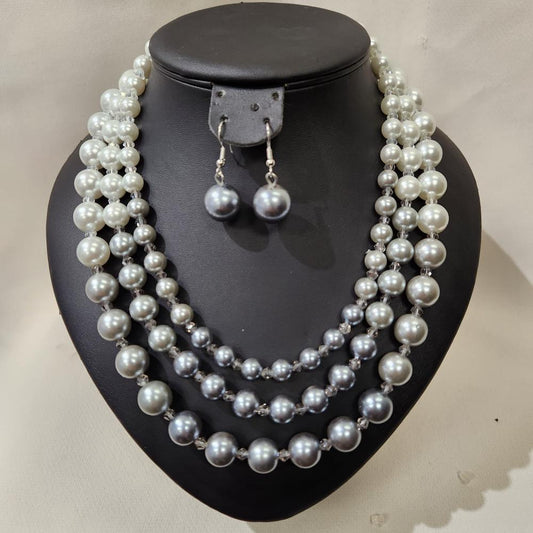 Jewelry set with triple strand pearl necklace in color gradation