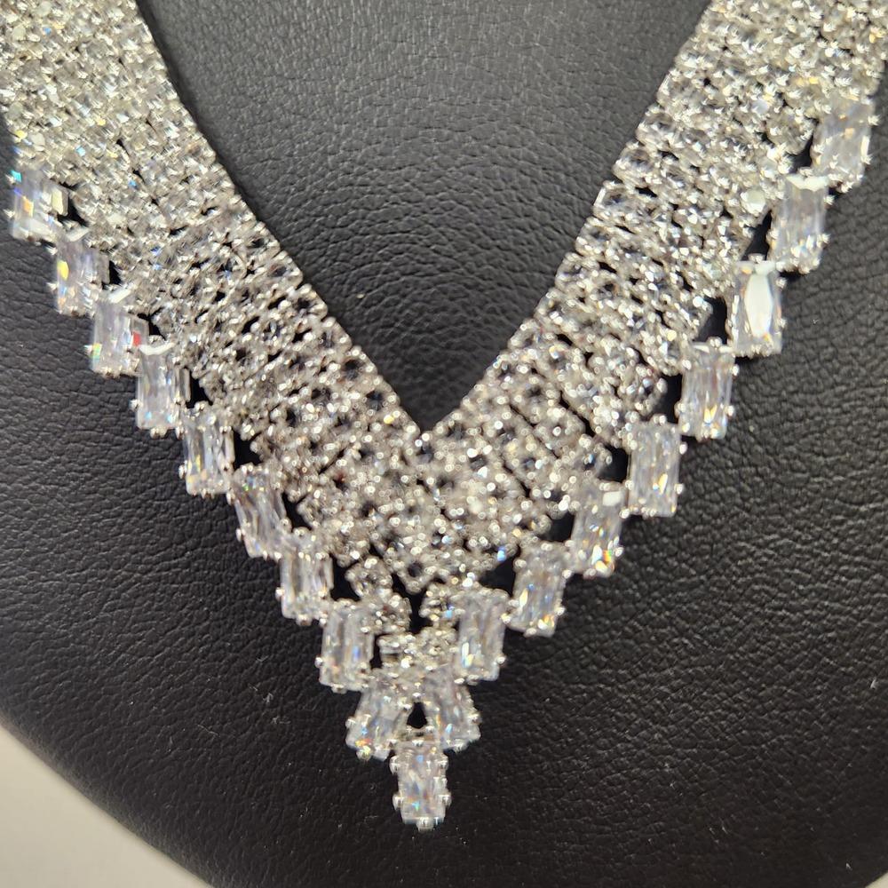 Detailed view of V-shaped necklace