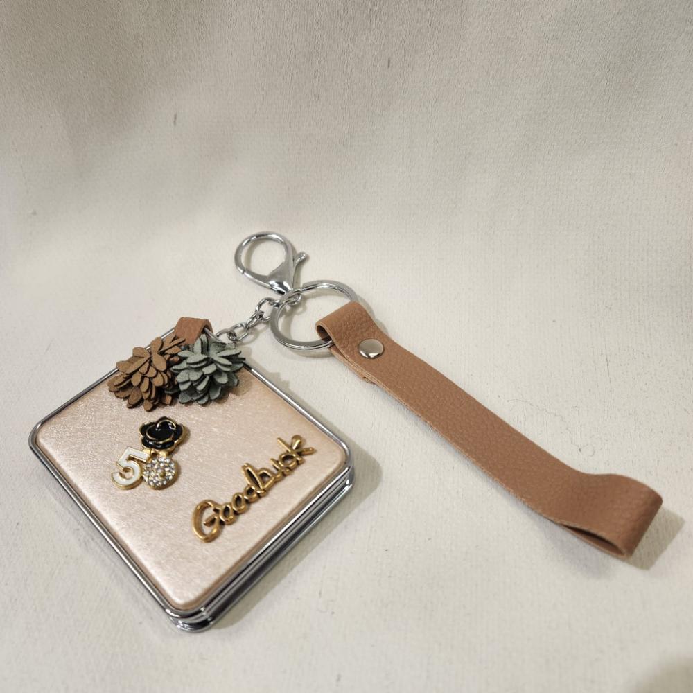 Mirror purse charm in pearly beige finish