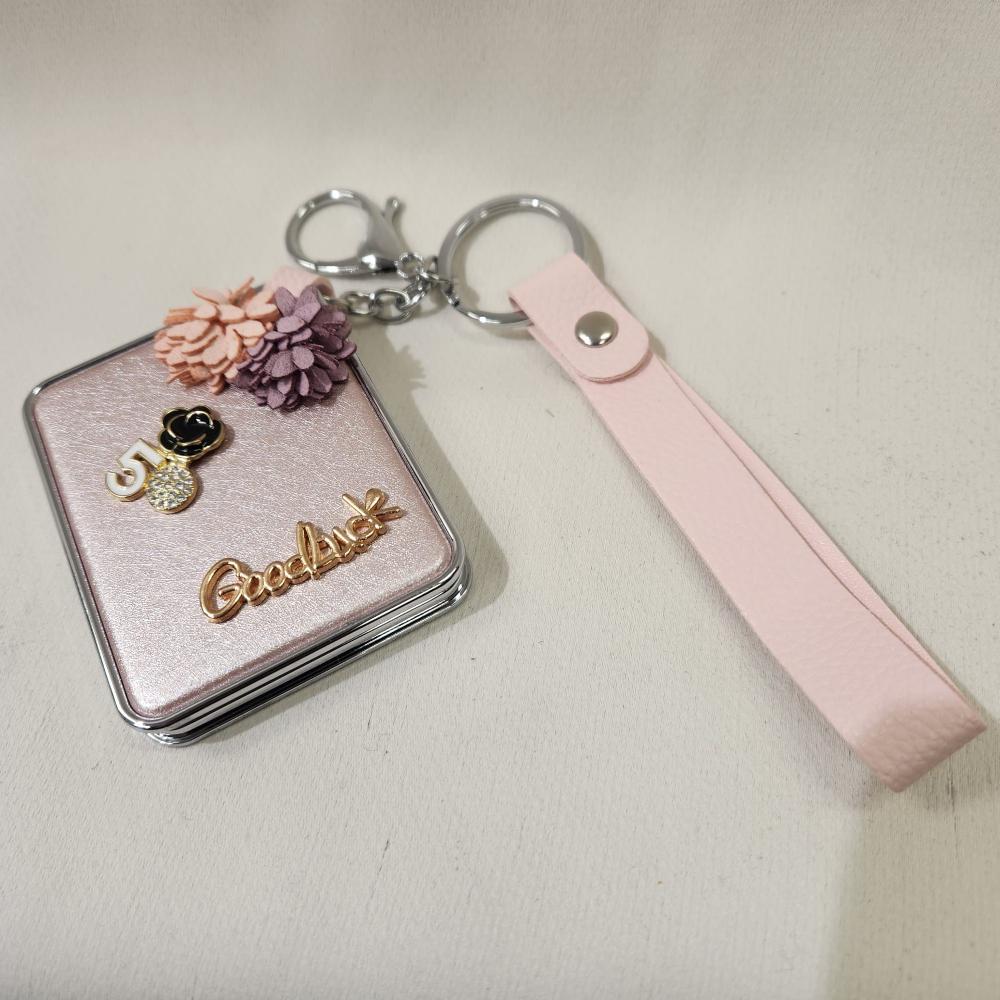 Mirror purse charm in pearly pink finish