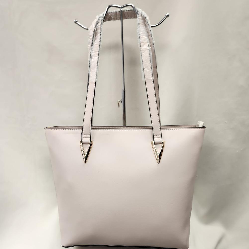 White handbag with main zipped compartment