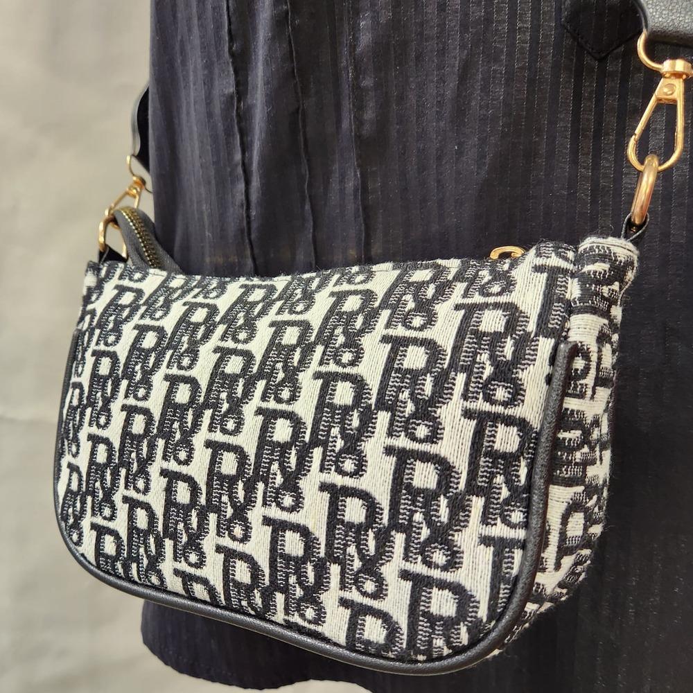 Rectangular signature print black and white side bag