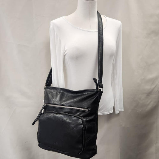 Messenger bag in black with multiple pockets