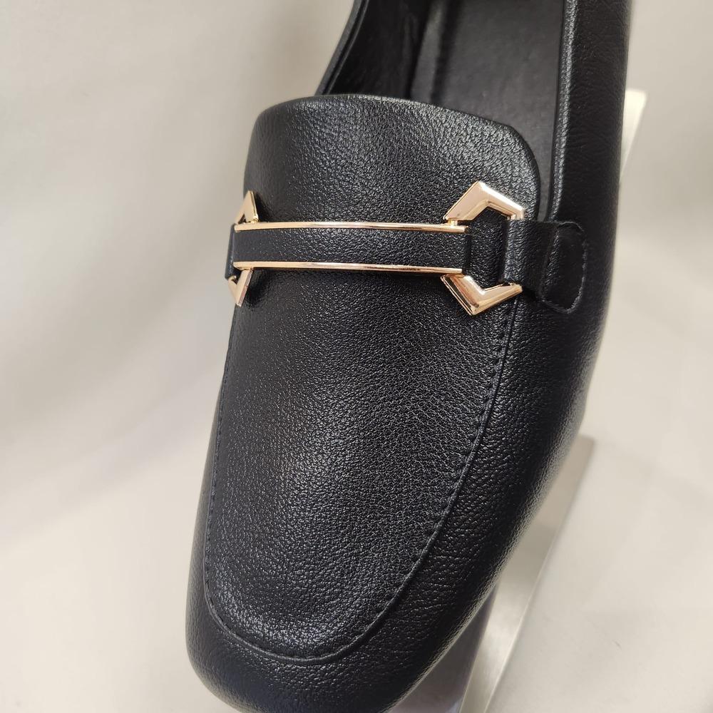 Black buckle with gold trim