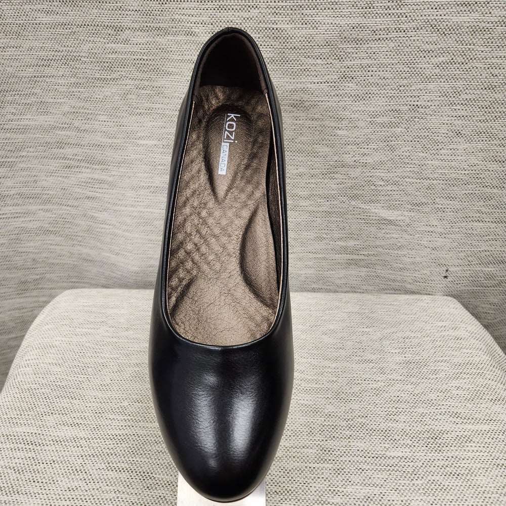 Front view of Black pumps with comfortable sole and short broad heel