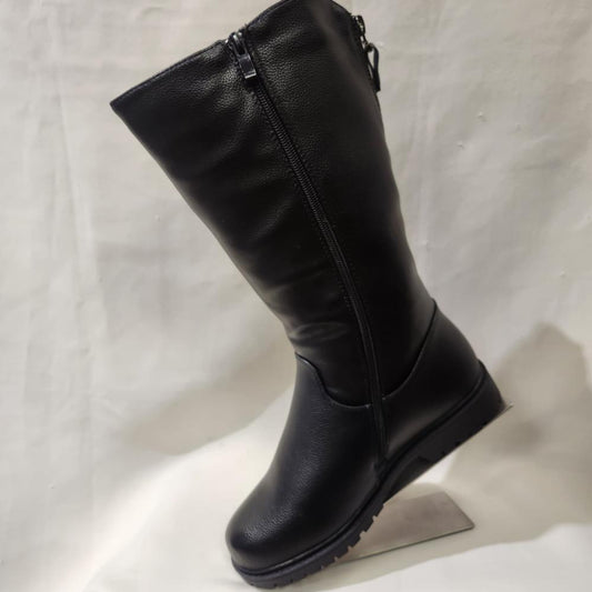 Full side view of Midcalf length winter boots with zip closure on the side
