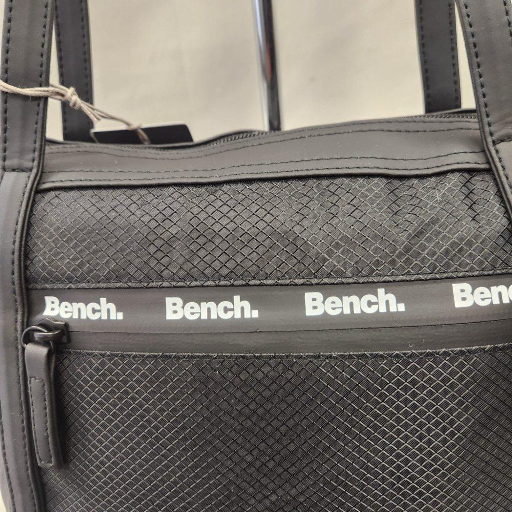 Detailed view of Bench Cooler Lunch bag in black
