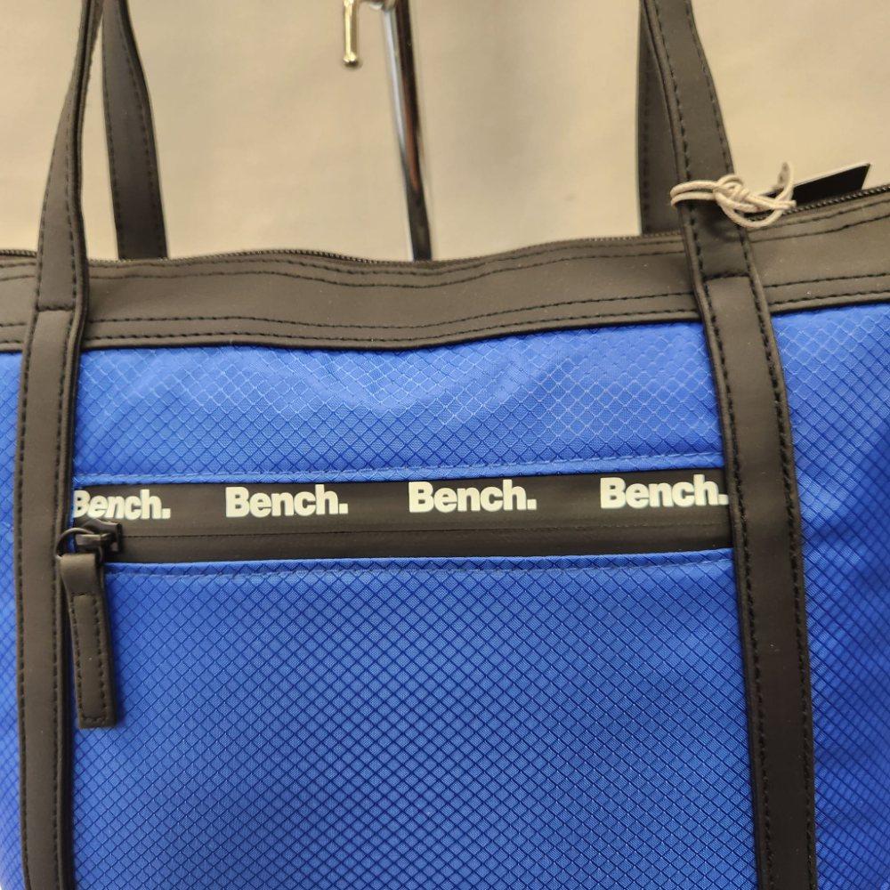 Detailed front view of blue black Bench Lunch bag