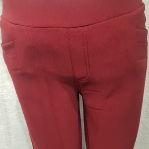 Front pocket details of warm leggings in red 