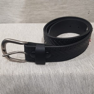 Genuine leather belt for men with arrowhead pattern