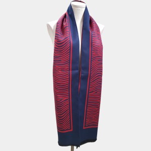 Warm scarf in red and blue graphic print